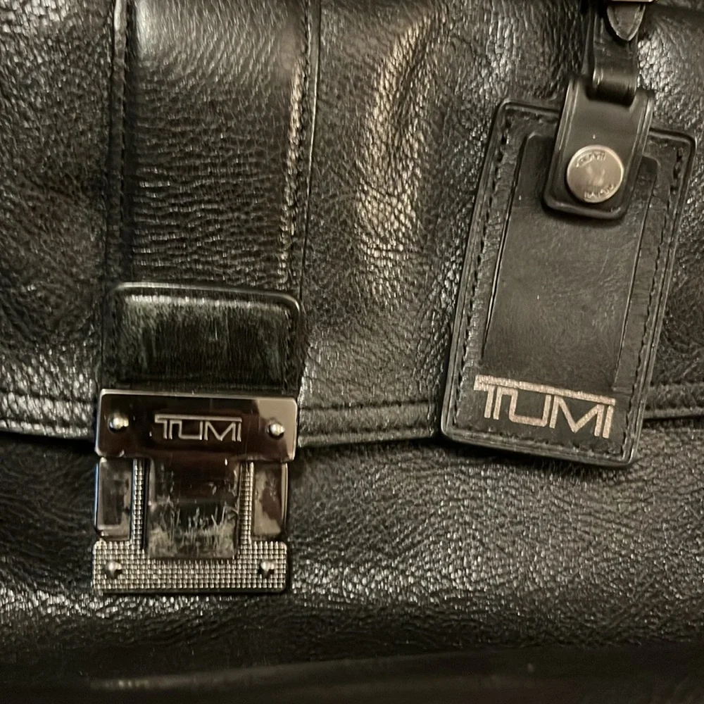 TUMI Vintage Black Leather Beacon Hill Portfolio Organizer Unisex Laptop Bag